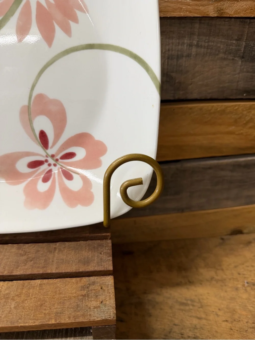 Gold Wrought Iron Scroll Display Wall Plate Rack